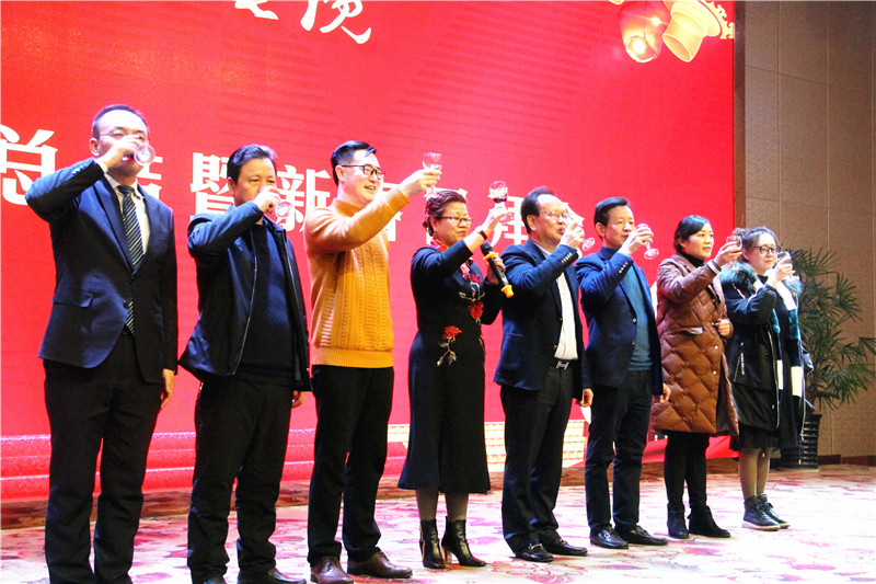 1608514792095062491.jpg 祝酒.jpg